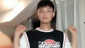 抖音帅哥吃瓜网红叫什么,抖音帅哥网红的瓜香之旅