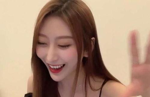 网曝门吃瓜女主叫什么,瓜田里的神秘女主角是谁？