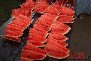 乌鲁木齐吃瓜网爆,揭秘当地热门美食背后的故事