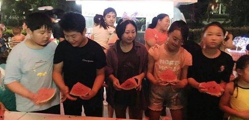 吃瓜反差网红大赛,揭秘吃瓜反差网红大赛背后的精彩故事  第2张