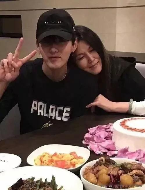 网红八卦爆料吃瓜,八卦爆料，吃瓜群众狂欢时刻  第2张